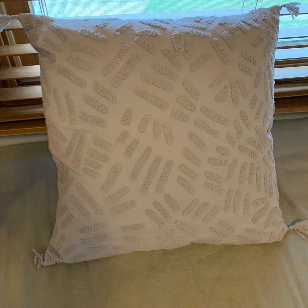 Splendid throw pillow - Picture 3 of 4